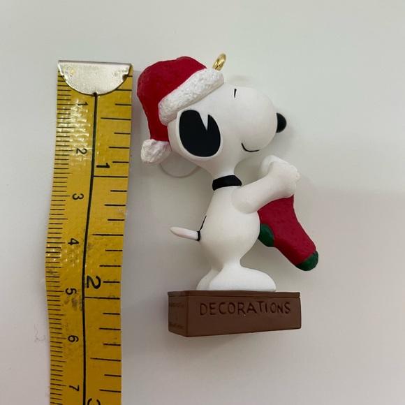 Snoopy Hallmark Keepsake Christmas Ornament 50th Anniversary 1999 - Picture 10 of 16